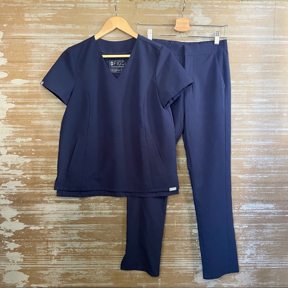 Figs Scrub Set Torbeck Pocket Top Carinto Cropped Pants Navy Logo